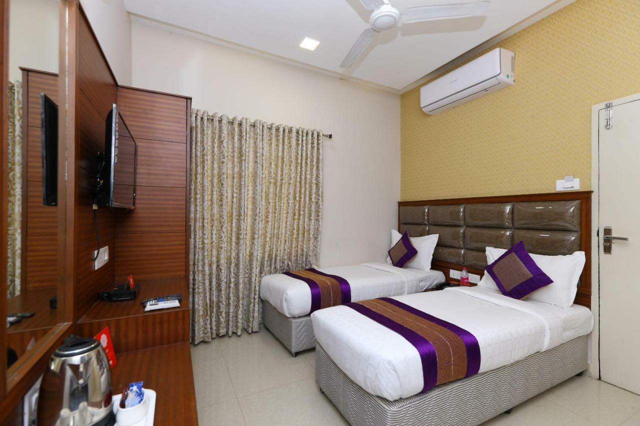 Отель Oyo Flagship 486 Nungambakkam-Greams Road-Apollo Hospital Ченнаи Экстерьер фото